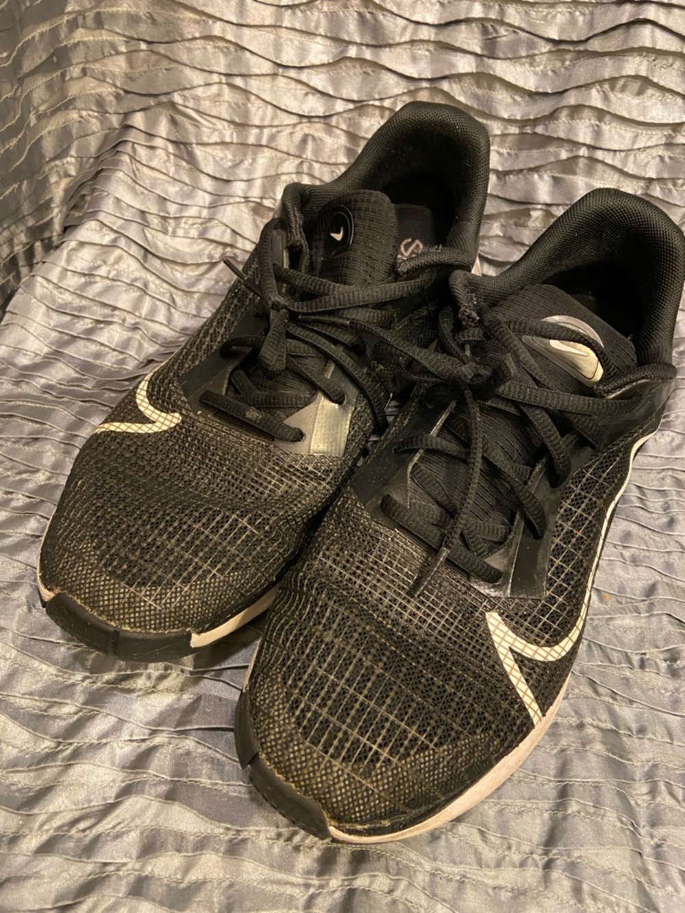 Nike Black Mesh Athletic Shoes with White Swoosh Accents Women’s 10.5